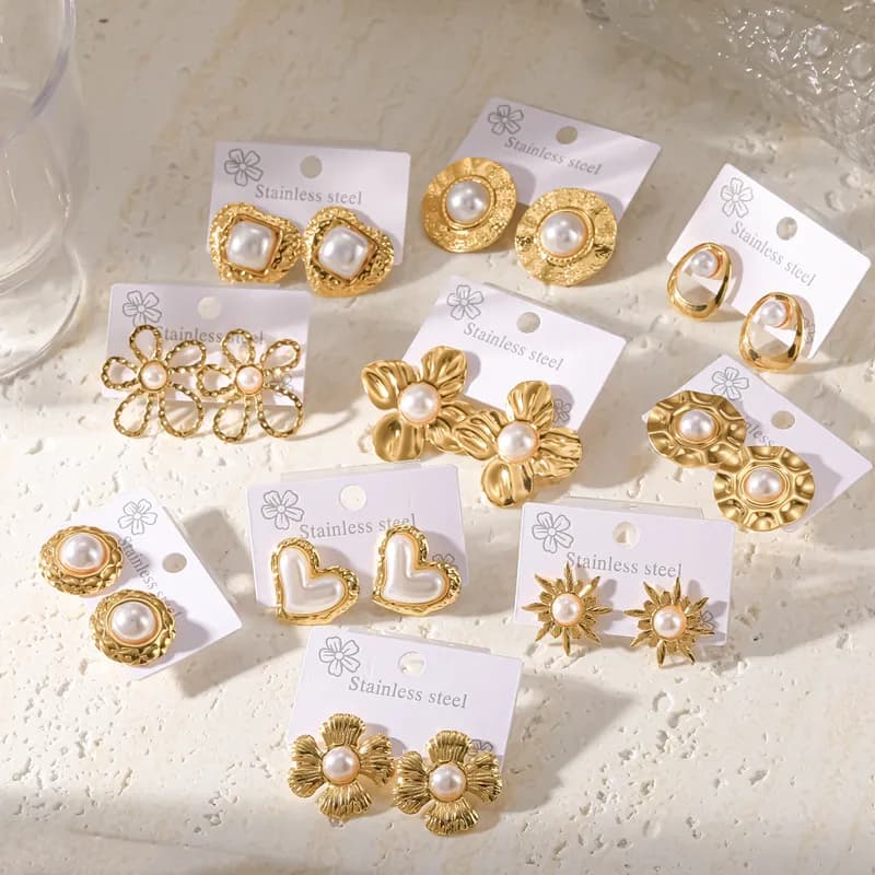 Amora Heart Studs